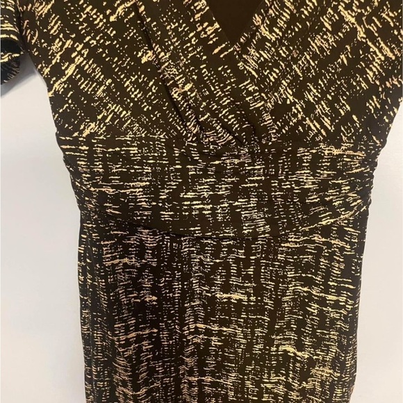 Women’s Size  6 Wrap-Style Dress Black‎ Beige Textured Print Short Sleeve V-Neck - Picture 5 of 5